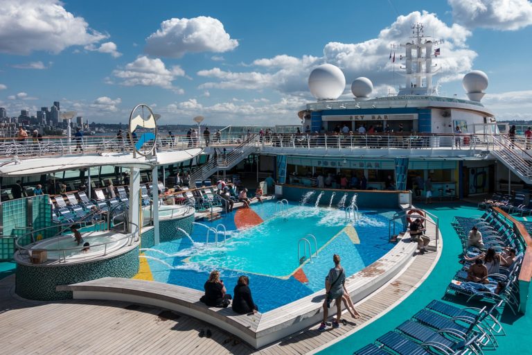 Jewel of the Seas: Pool-Deck | Andreas Niggemann Reisen