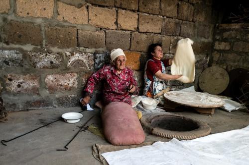 Backen des traditionellen Lavash-Brotes