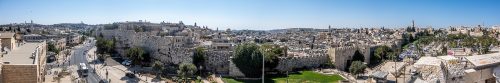 Jerusalem: Paulushaus - Panorama der Altstadtmauern