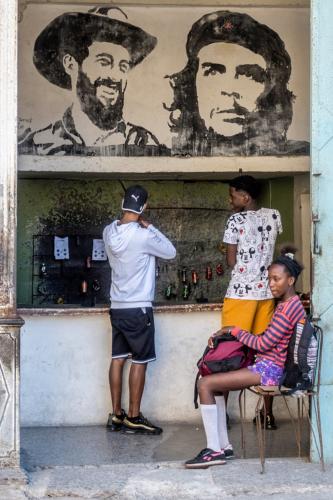 Havanna - Schießbude (Portraits von Camilo Cienfuegos und Ernesto Guevara)