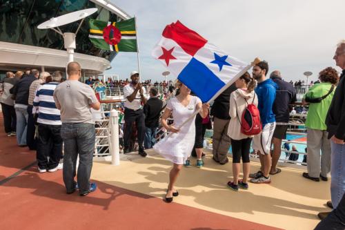 Flaggenparade auf der Jewel of the Seas