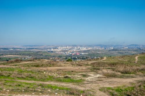 Blick von Tel Gezer nach Modiin