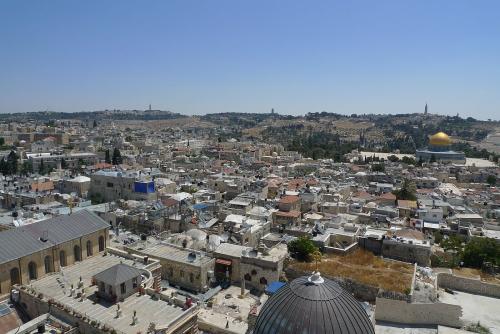 Blick von der Erlöserkirche Richtung Ölberg und Mount Scopus