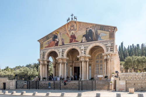 Kirche der Nationen am Ölberg, links der Garten Getsemani