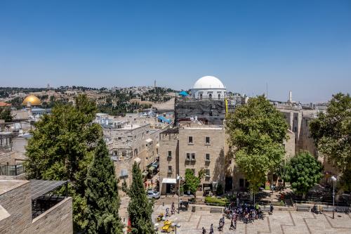 Blick auf die Tiferet-Jisrael-Synagoge