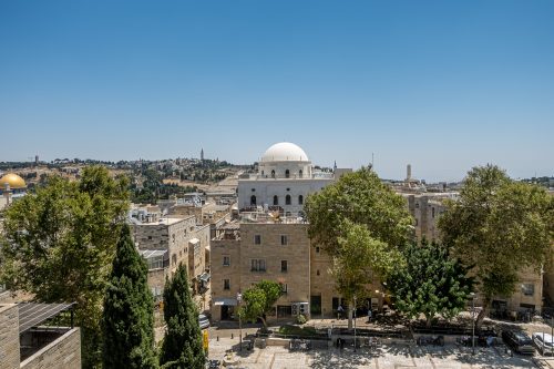 Blick auf die Tiferet-Israel-Synagoge