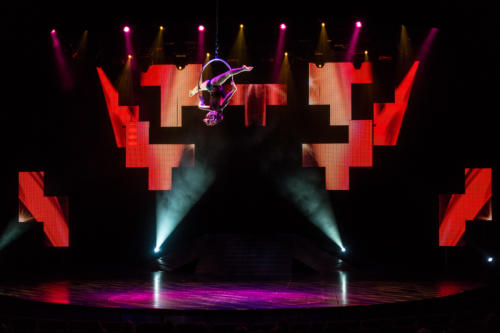 Akrobatik-Show im Reflection-Theater